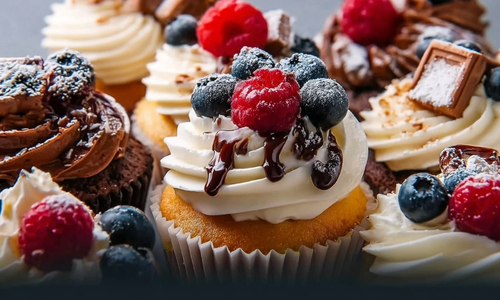 Cupcakes with chocolate frosting and berries